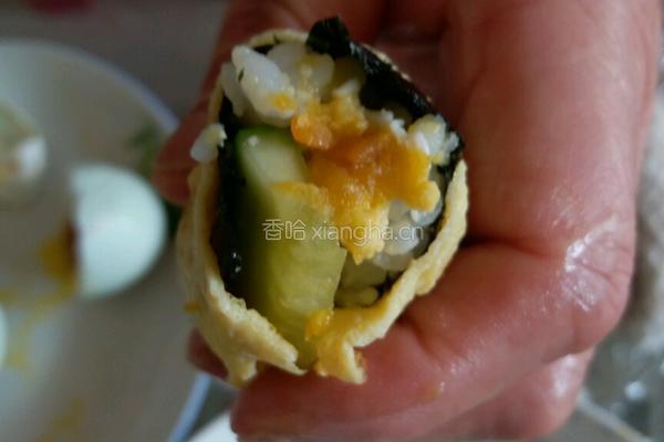 咸鸭蛋黄瓜寿司的做法图解4