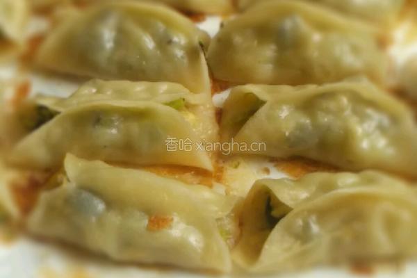 西葫芦黑木耳鸡蛋锅贴的做法图解15