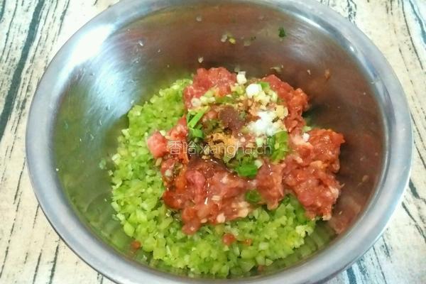 芹菜猪肉馅的做法图解6