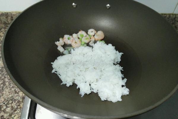豌豆虾仁炒饭的做法图解6