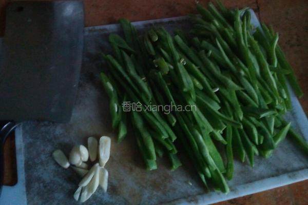 扁豆角炒肉的做法图解1