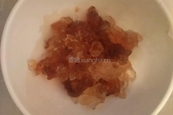 银耳莲子羹的做法图解2