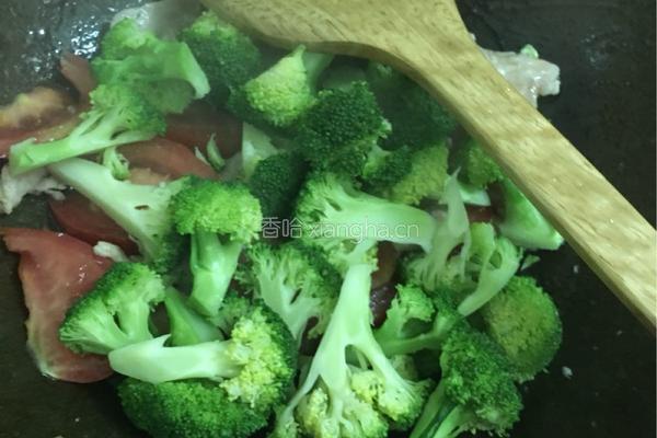 西兰花番茄炒肉的做法图解12