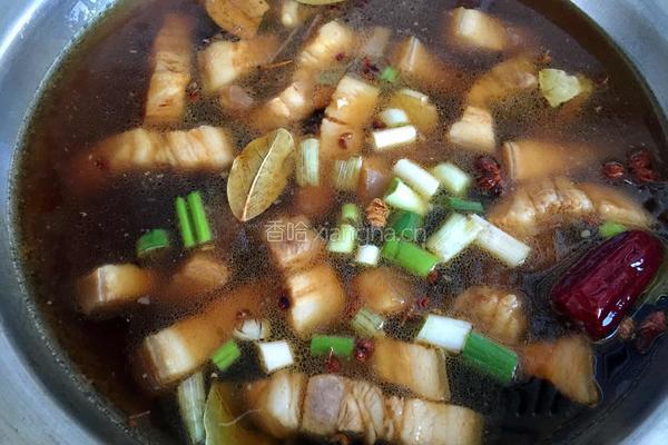 红烧肉炖鹌鹑蛋的做法图解5