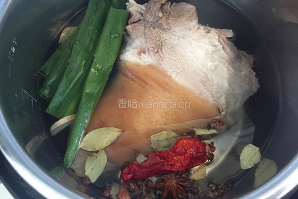 酱肘子的做法图解4
