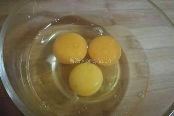 腊肠炒鸡蛋的做法图解2