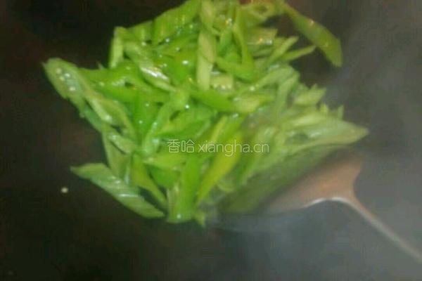 尖椒猪肉的做法图解2