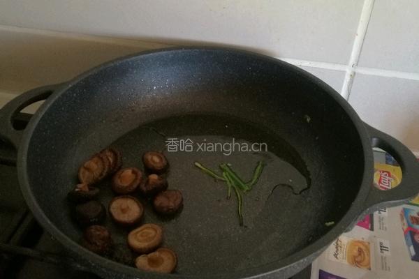 虫草花炒意面的做法图解7