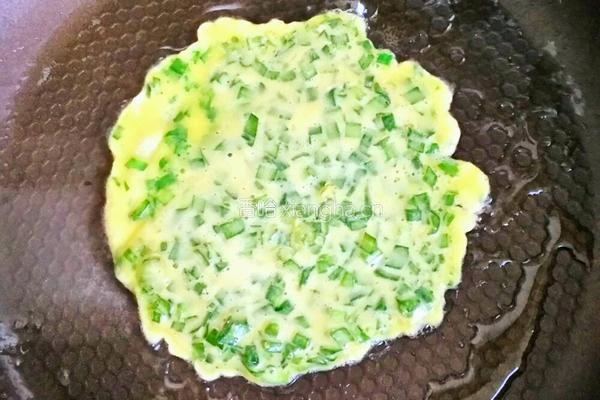 韭菜鸡蛋饼的做法图解8