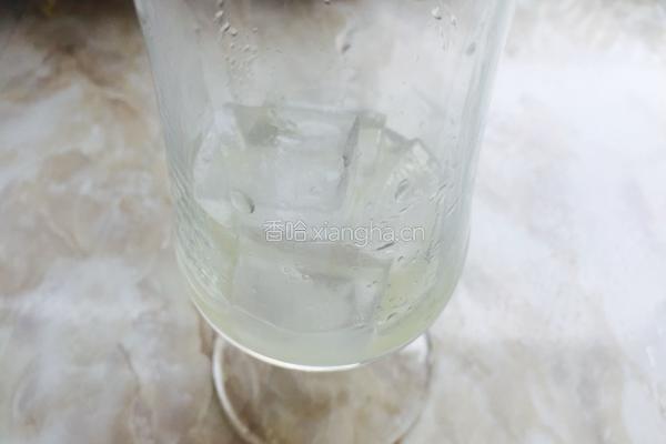 青柠百香果饮的做法图解3