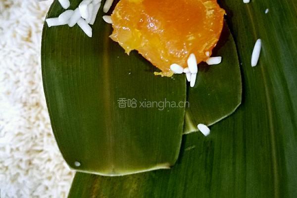 蛋黄肉粽的做法图解3