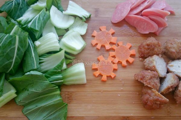 蔬菜肉丸蝴蝶面的做法图解2