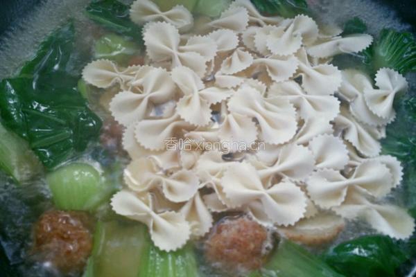 蔬菜肉丸蝴蝶面的做法图解8