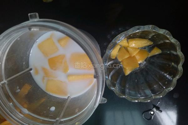 芒果椰奶昔的做法图解4