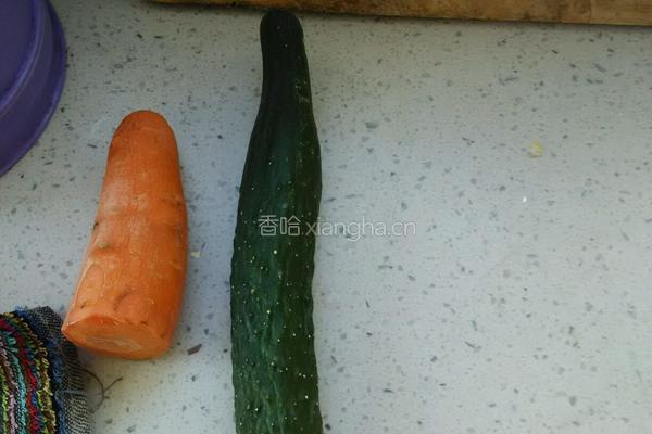 黄瓜胡罗卜炒鸡蛋的做法图解1