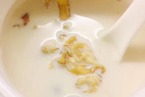花胶牛奶的做法图解3