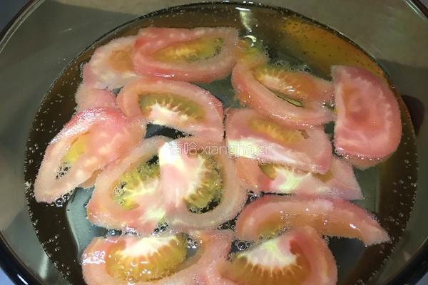 西红柿黄瓜肉片汤的做法图解1