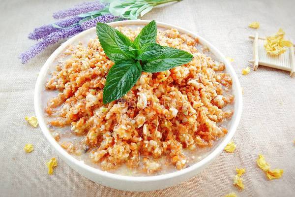 胡萝卜香菇娃娃菜猪肉馅水饺的做法图解1