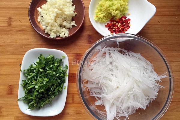 蒜蓉粉丝蒸生蚝的做法图解2