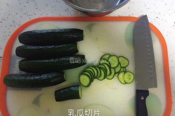 糖醋小黄瓜的做法图解1