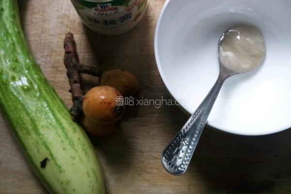 水果沙拉（枇杷黄瓜）的做法图解1