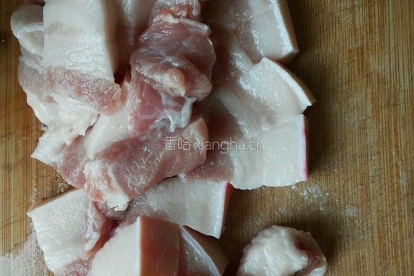 土豆烧肉的做法图解1