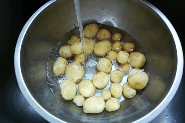 土豆烧肉的做法图解2