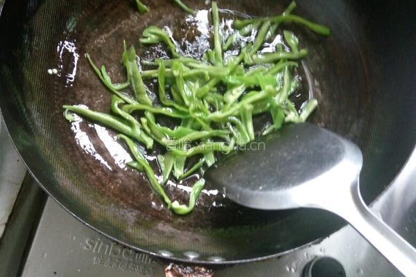 自制（水嫩土豆丝）的做法图解3