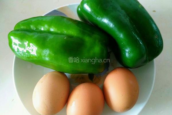 青椒炒鸡蛋的做法图解1