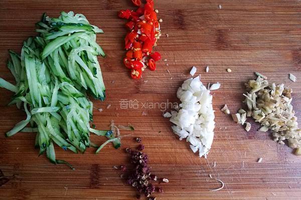 凉拌酸辣黄豆芽的做法图解3