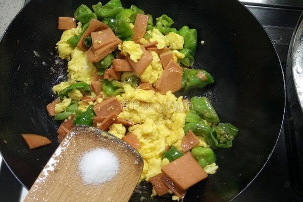 火腿肠青椒鸡蛋的做法图解9