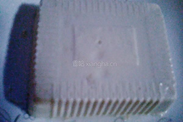 皮蛋拌豆腐的做法图解2