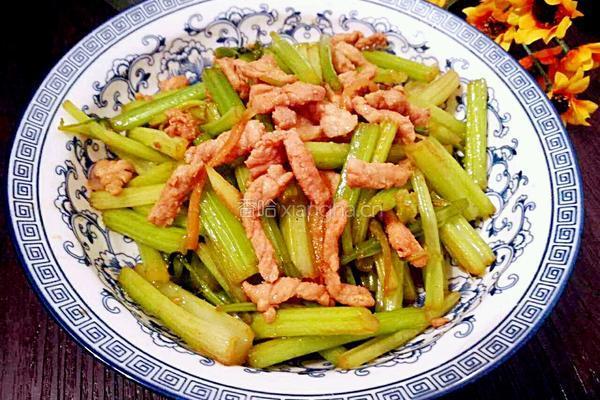 芹菜炒肉丝的做法图解12