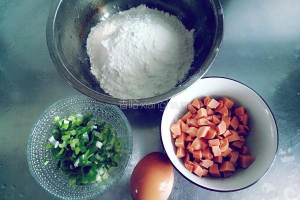 火腿肠鸡蛋饼的做法图解1