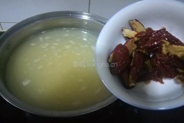 补血健脑～小米红枣粥的做法图解5