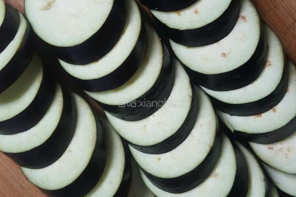 煎茄饼的做法图解1