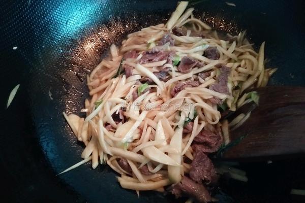 茭白丝炒牛肉的做法图解4