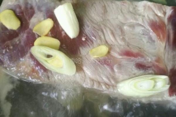 酱香扒肉的做法图解1