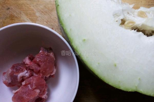 冬瓜焖排骨的做法图解1