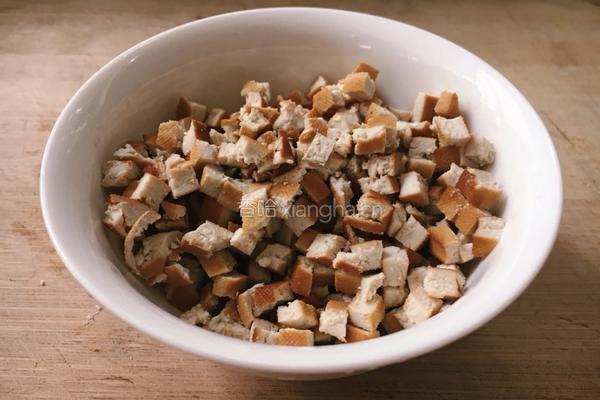 韭菜鸡蛋香菇豆干素饺的做法图解7