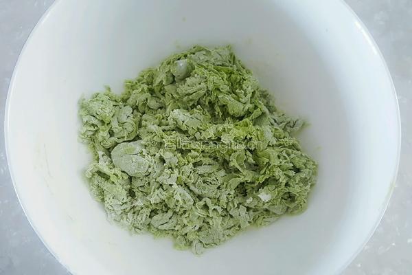 炝拌菠菜汁面的做法图解9