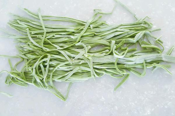 炝拌菠菜汁面的做法图解16