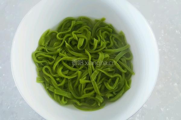炝拌菠菜汁面的做法图解18