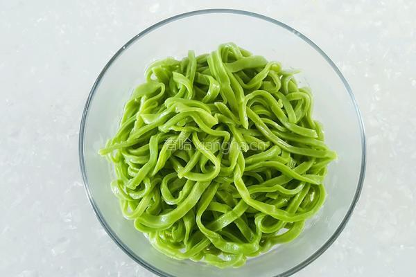 炝拌菠菜汁面的做法图解21