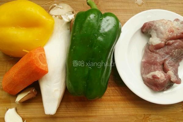 彩椒炒肉片的做法图解1
