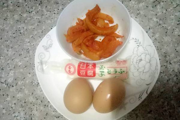 蛋炒日本豆腐的做法图解1