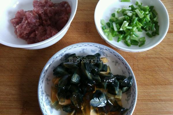 皮蛋瘦肉粥的做法图解3