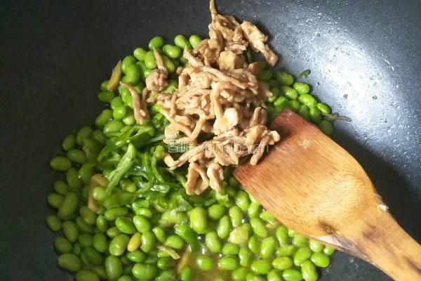 毛豆炒肉丝的做法图解10