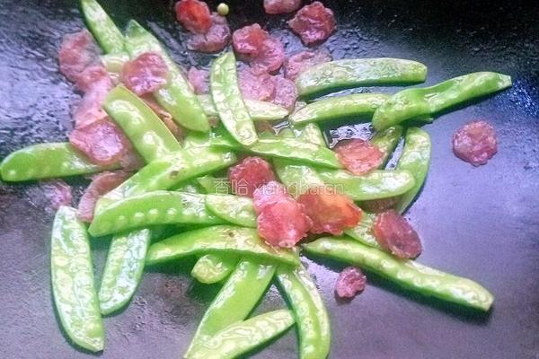 荷兰豆炒腊肠的做法图解8