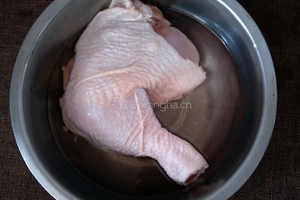 凉拌鸡腿肉的做法图解1